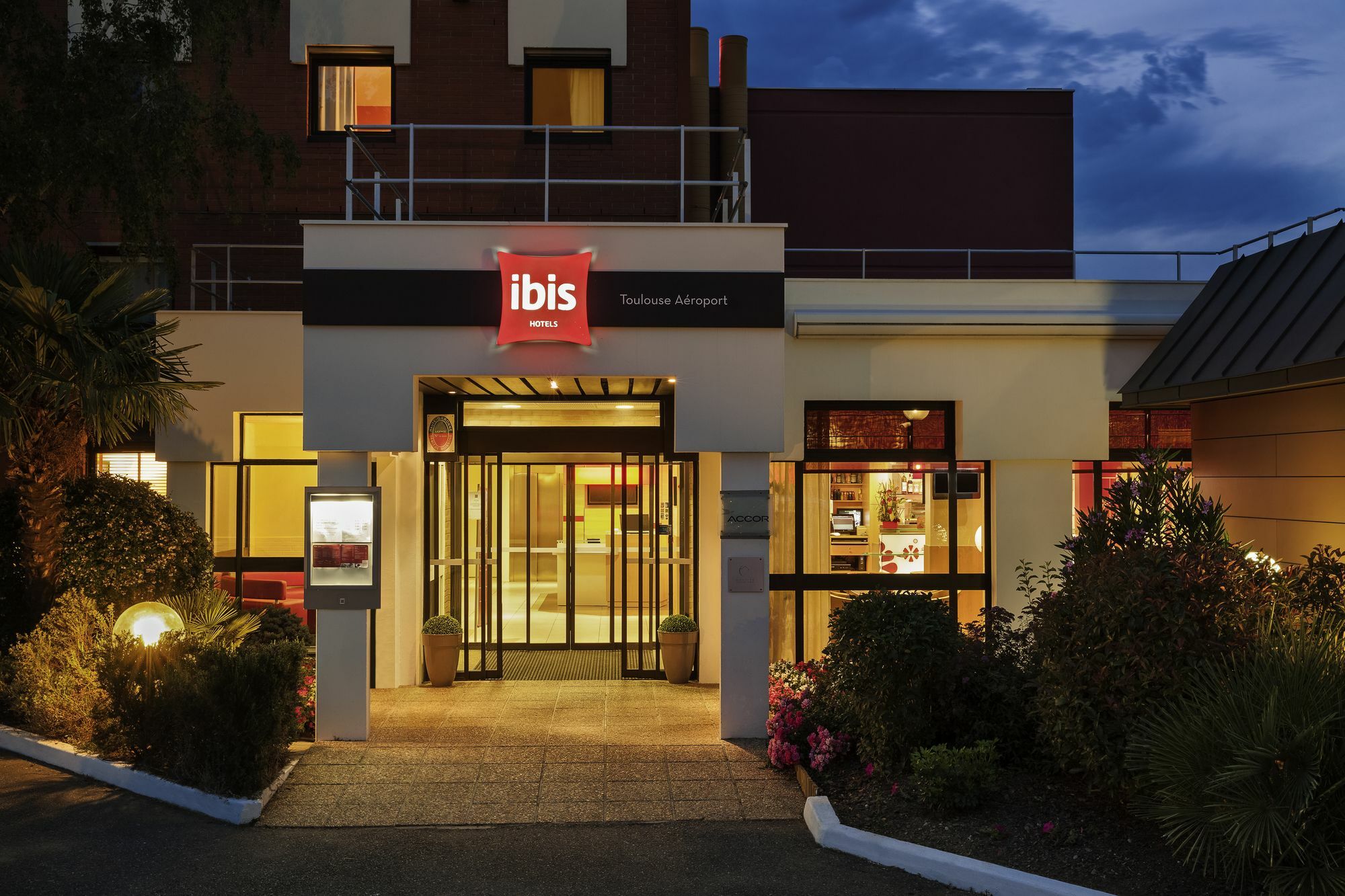 Ibis Toulouse Aeroport Hotel Blagnac Buitenkant foto
